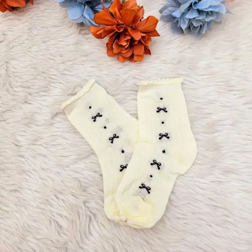 Ankle socks with a black bow pattern For Kids (4)