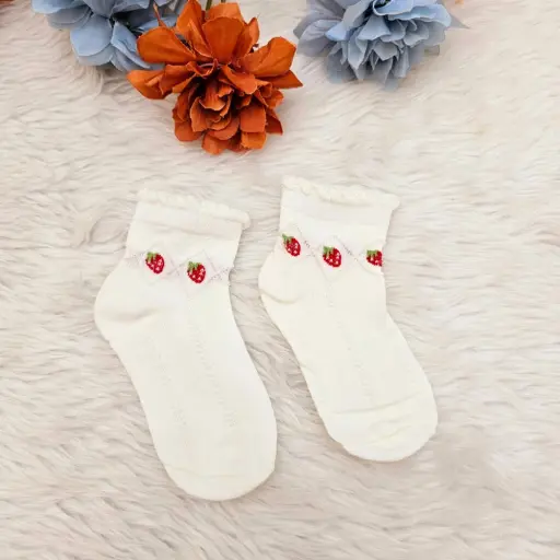 Embroidered Crew Socks With A Red Bow Pattern (2)
